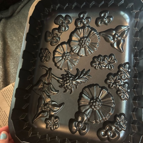 Nordic Ware Wildflower Cake Pan NEW - Picture 3 of 3